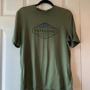 Patagonia Capilene Baselayer Daily Short Sleeve - Green with Logo - Medium